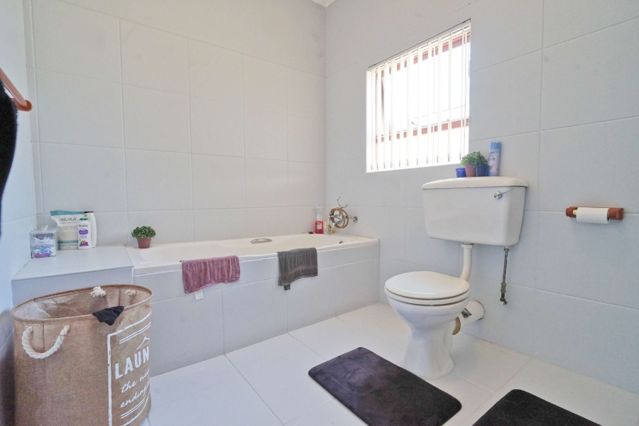 8 Bedroom Property for Sale in Gonubie Eastern Cape